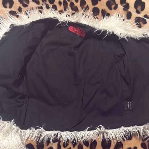 Tripp NYC Y2K vintage Rare Faux Fur White Jacket. Size s